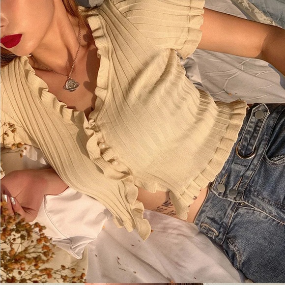 Ruffle Trim Short-Sleeved Button-Up Top - Picture 3 of 4